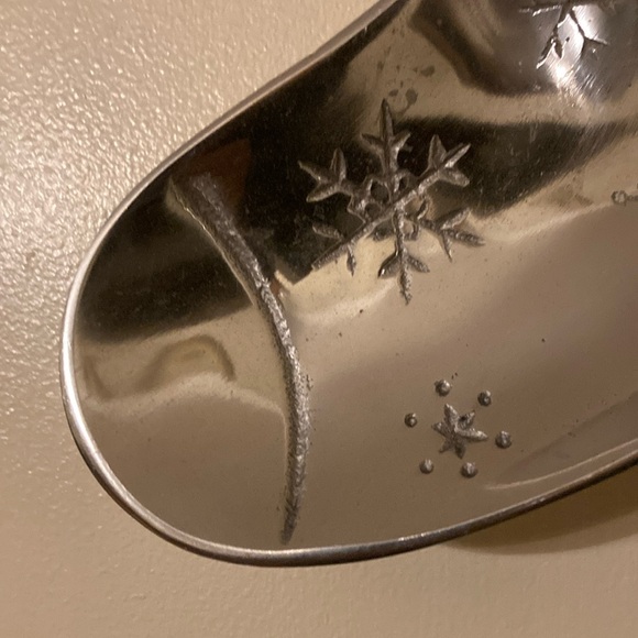 Metal Snowflake  Stocking Tray or Door Decor - Picture 5 of 12